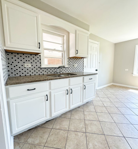 9405 S 76th Court