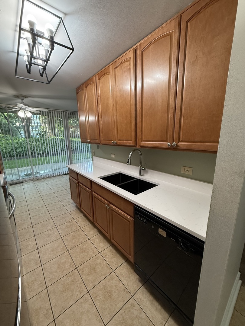 6000 Oakwood Drive Unit: 1E
