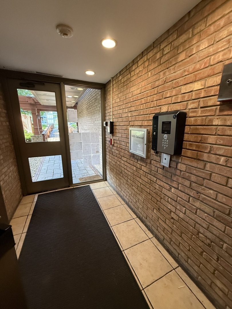 6000 Oakwood Drive Unit: 1E