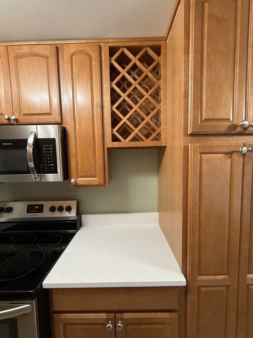 6000 Oakwood Drive Unit: 1E