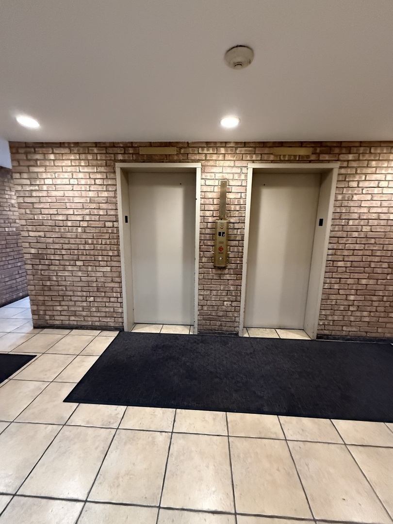 6000 Oakwood Drive Unit: 1E