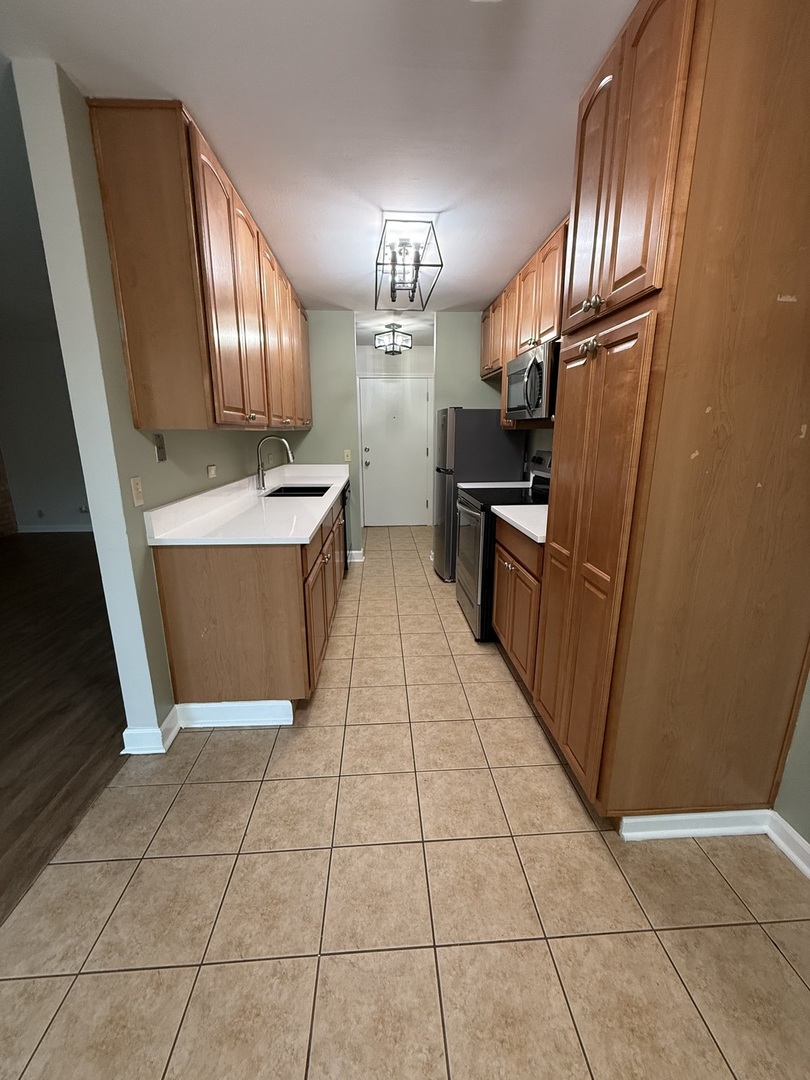 6000 Oakwood Drive Unit: 1E