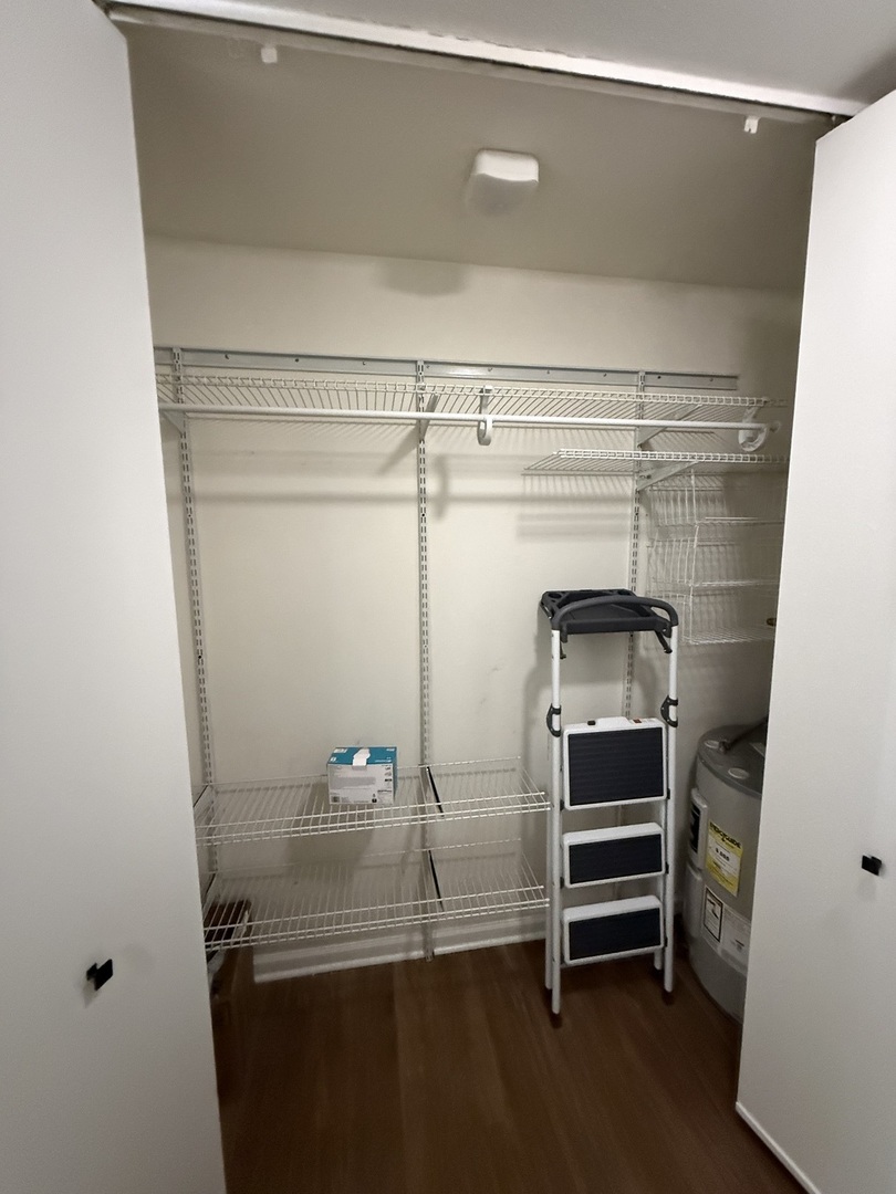 6000 Oakwood Drive Unit: 1E