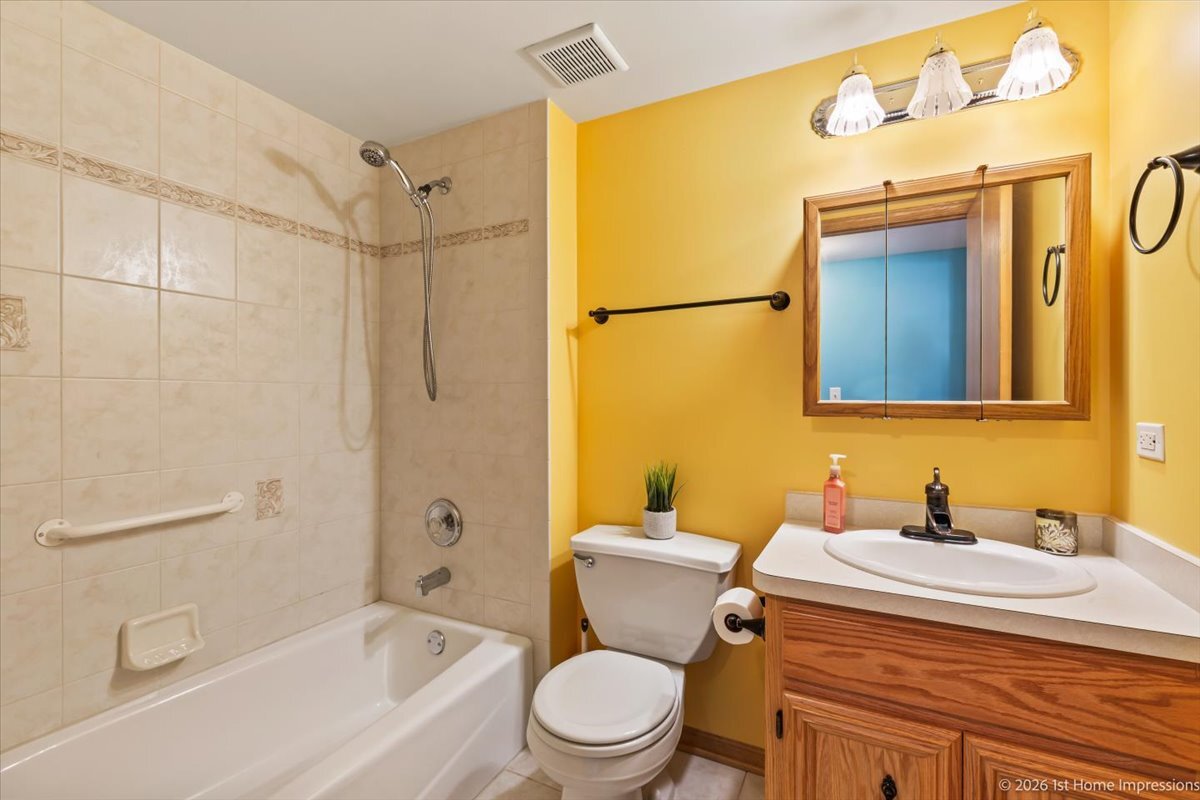 9420 S Melvina Avenue Unit: 2NW