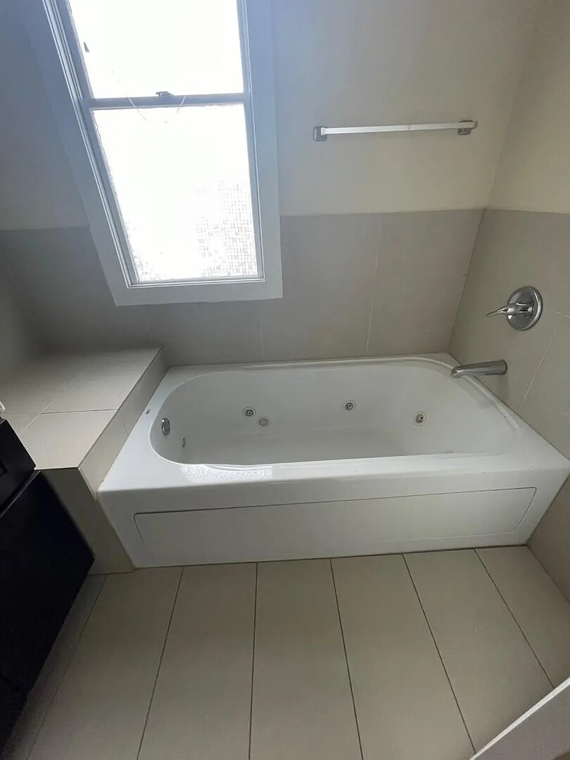 3128 W Walton Street Unit: 3
