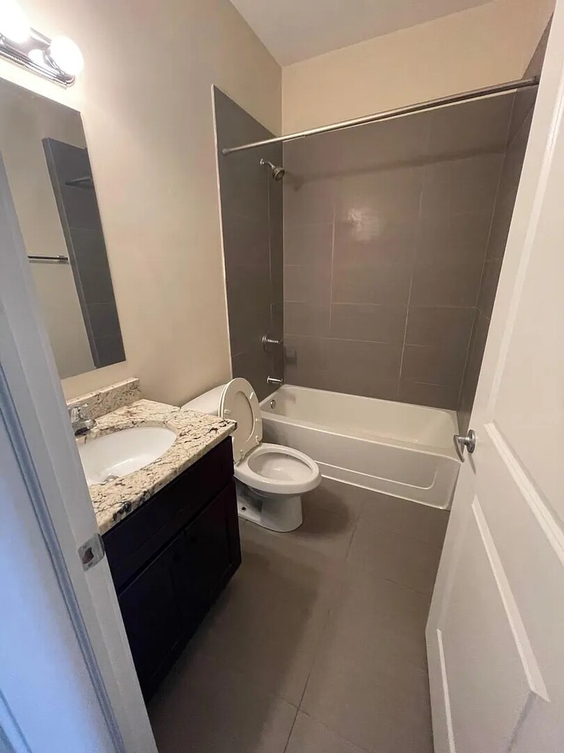 3128 W Walton Street Unit: 3