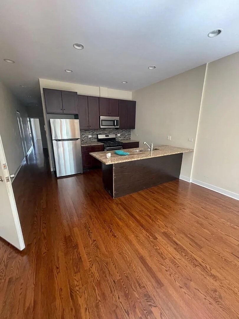 3128 W Walton Street Unit: 3
