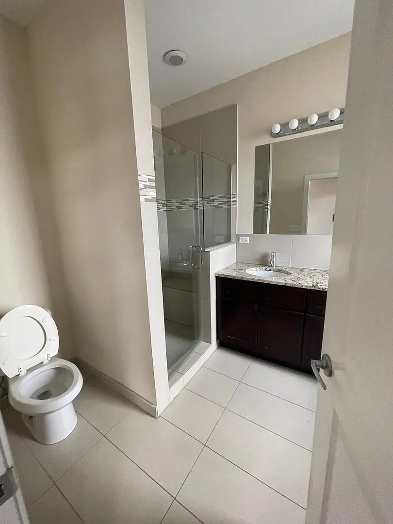 3128 W Walton Street Unit: 3