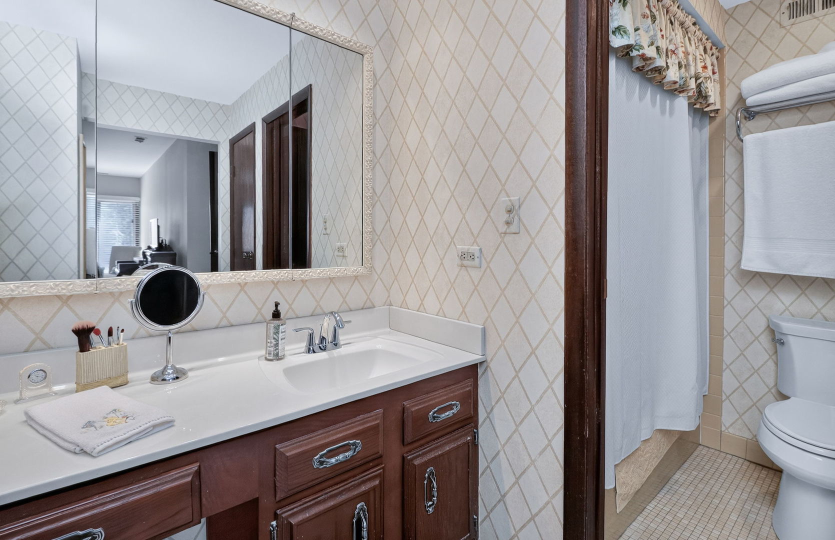 77 Lake Hinsdale Drive Unit: 202