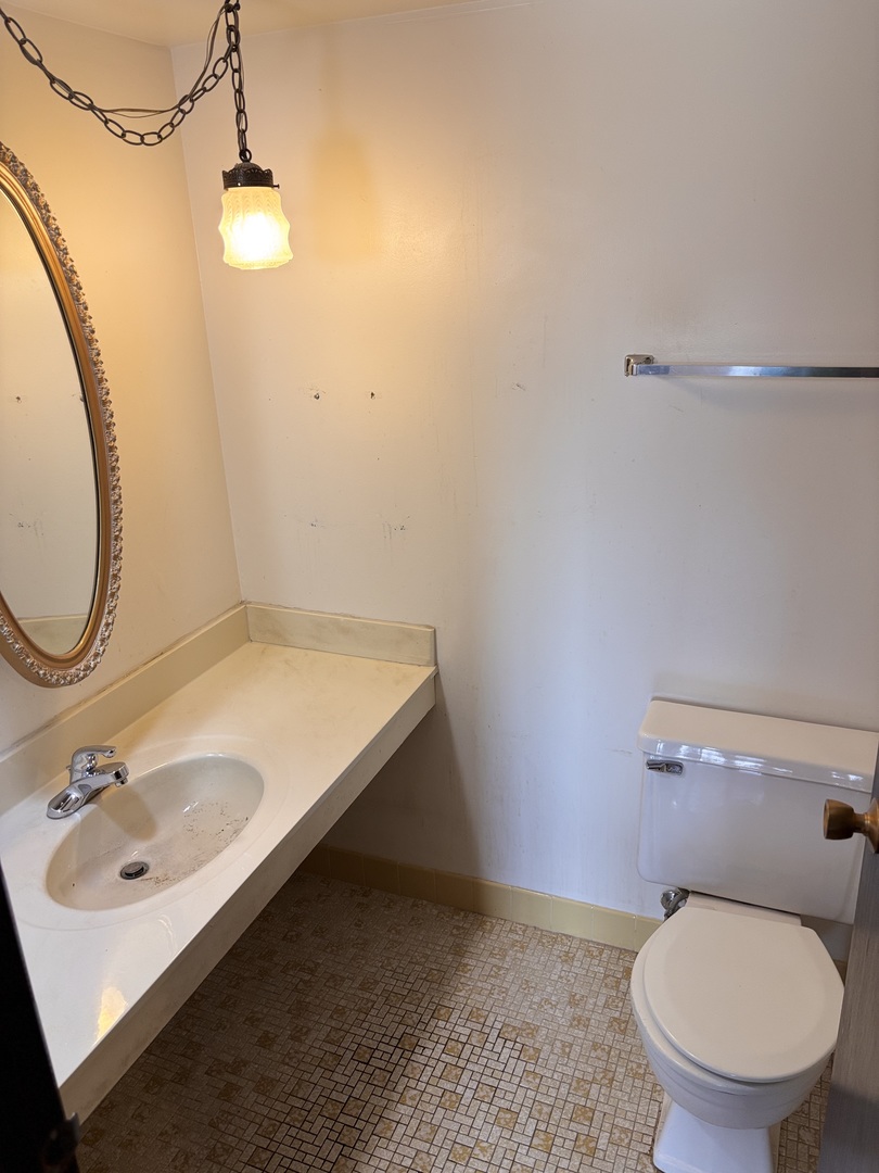 5241 James Lane Unit: 1123