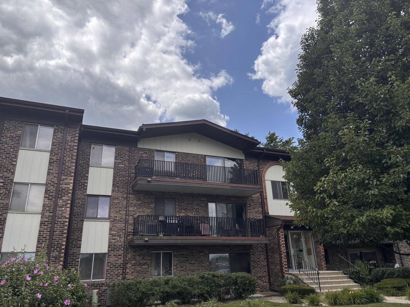 5241 James Lane Unit: 1123