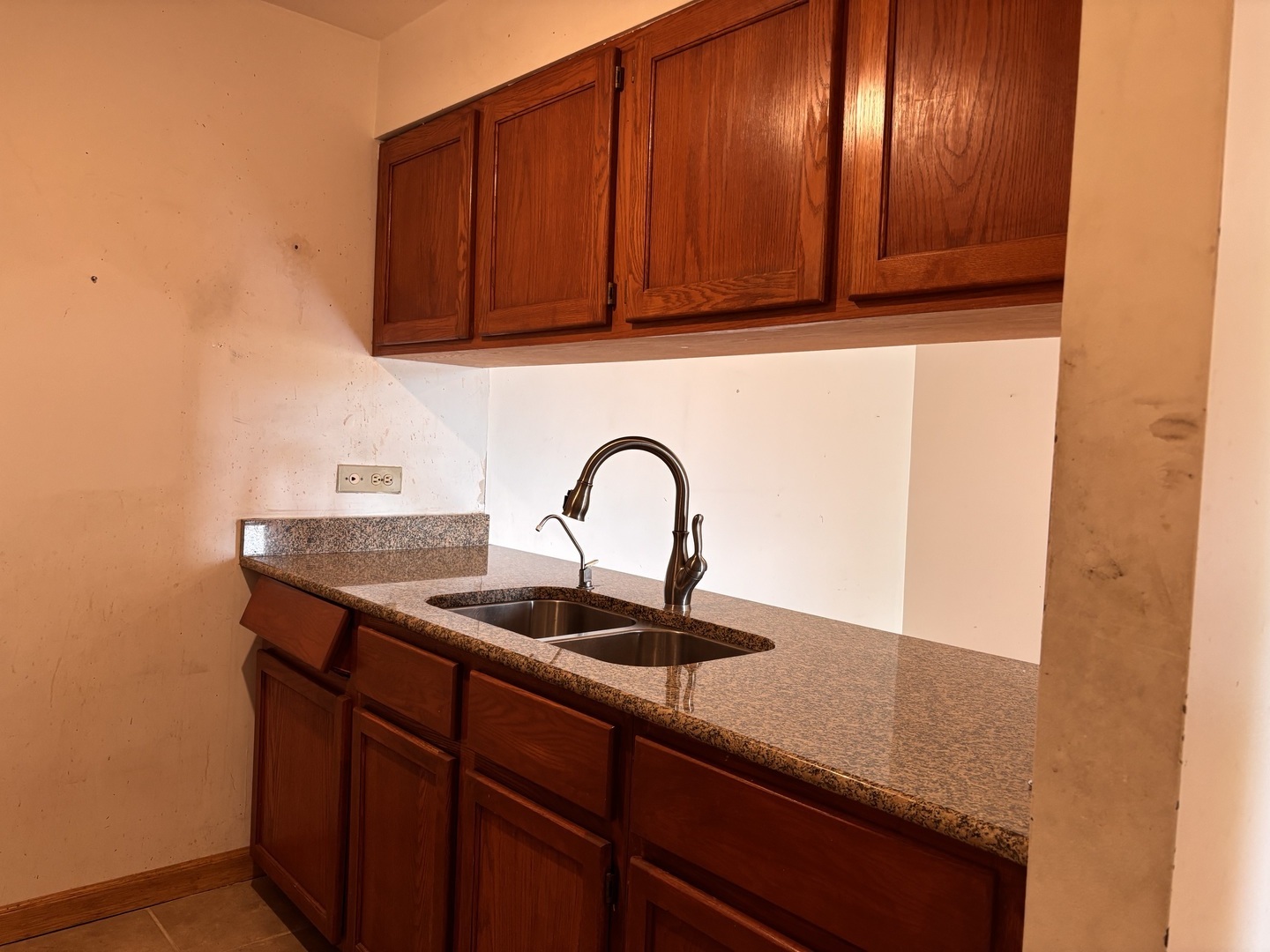 5241 James Lane Unit: 1123
