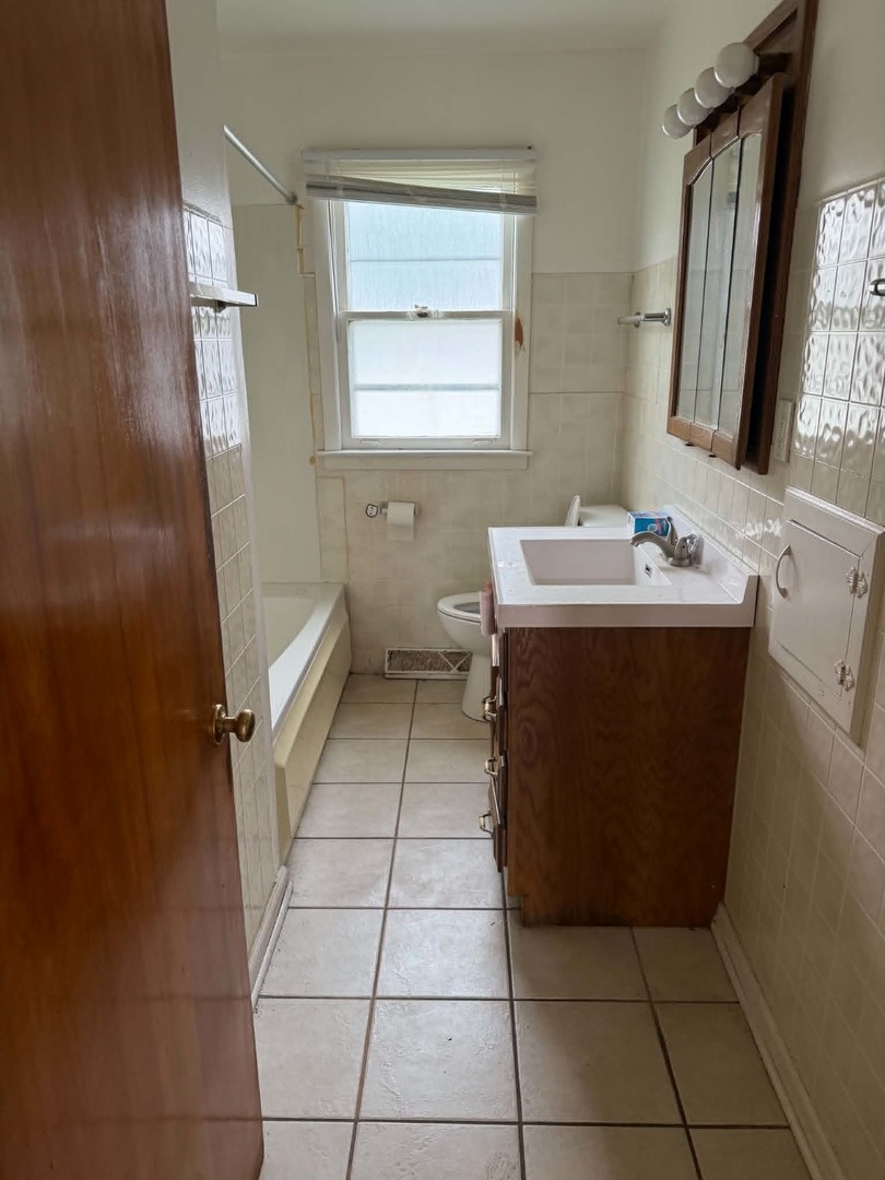 627 E 160th Court