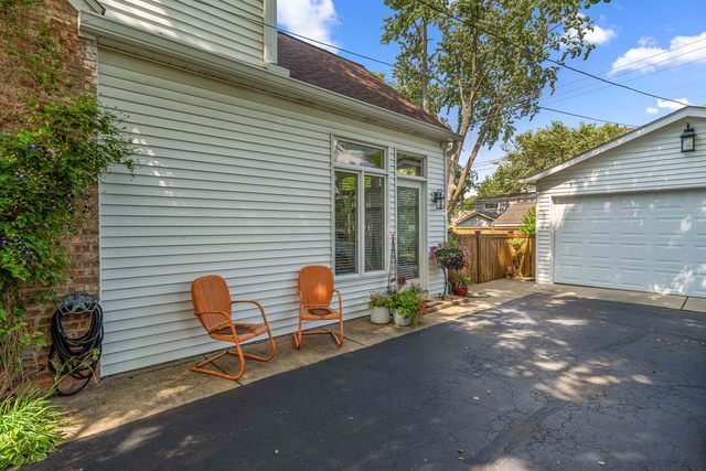 725 N County Line Road