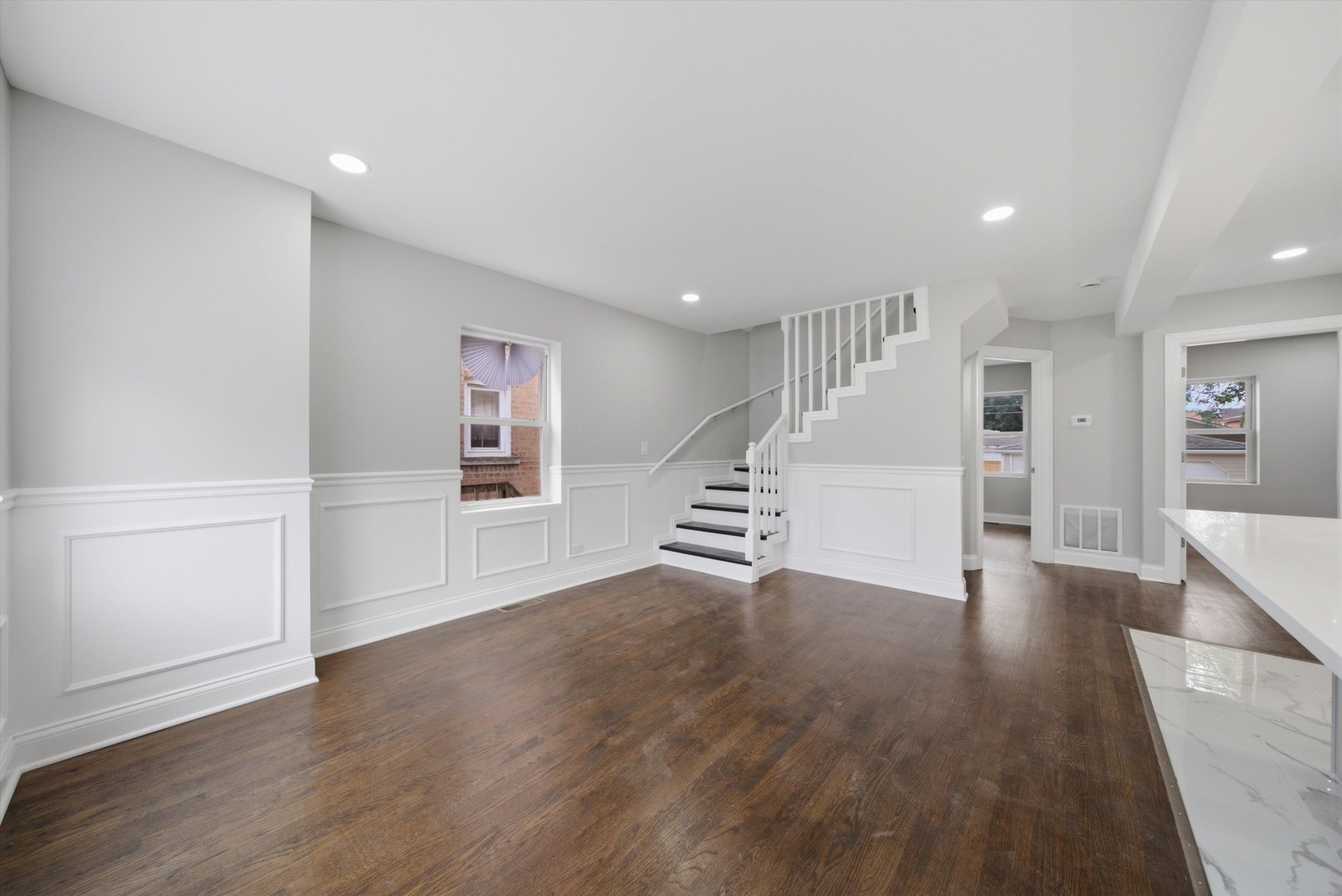 433 W 100TH Street