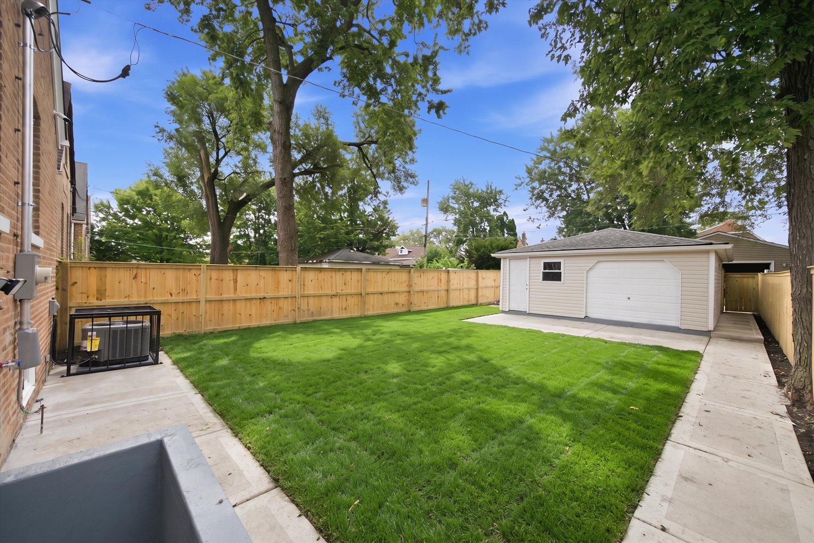 433 W 100TH Street