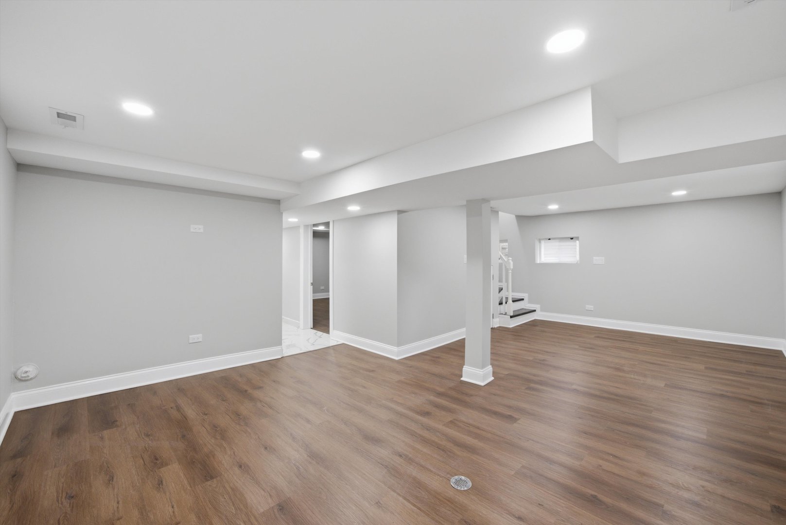 433 W 100TH Street