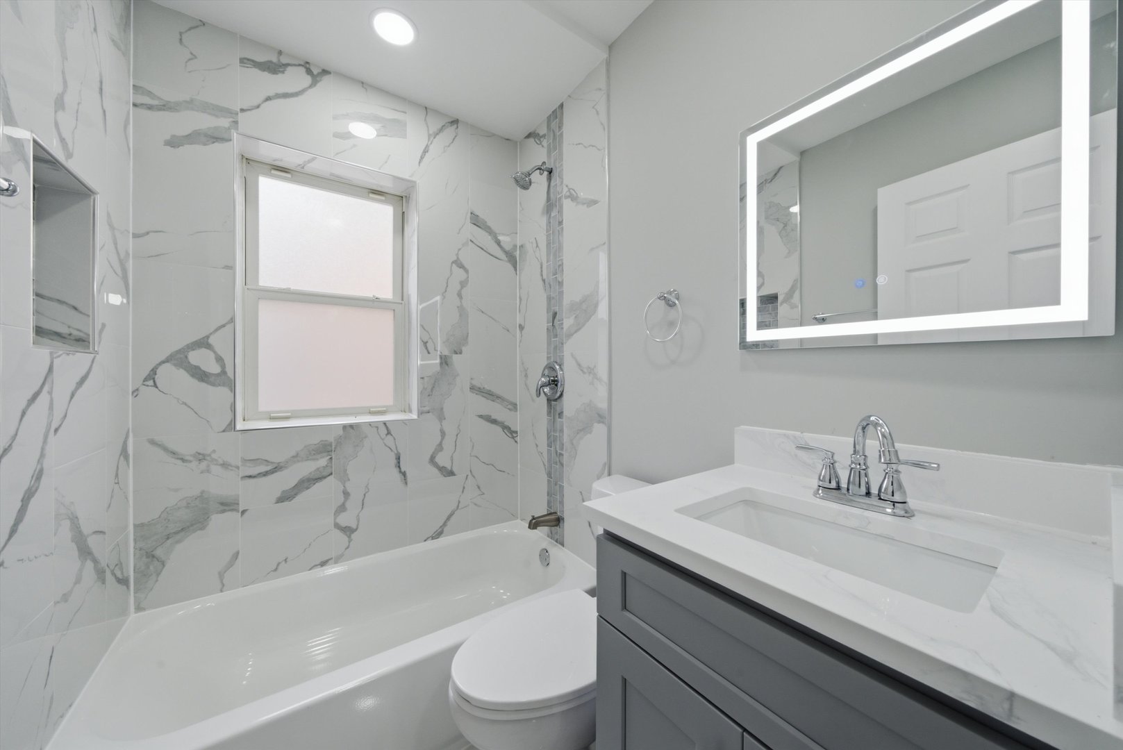 433 W 100TH Street