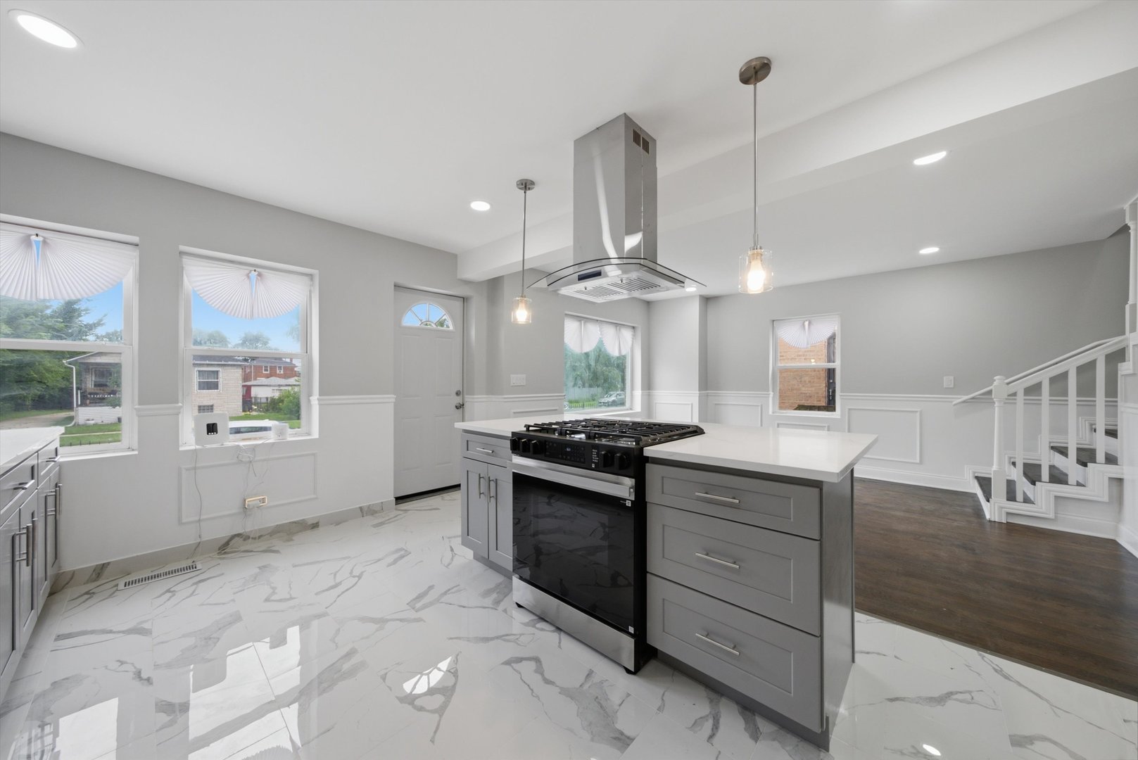 433 W 100TH Street