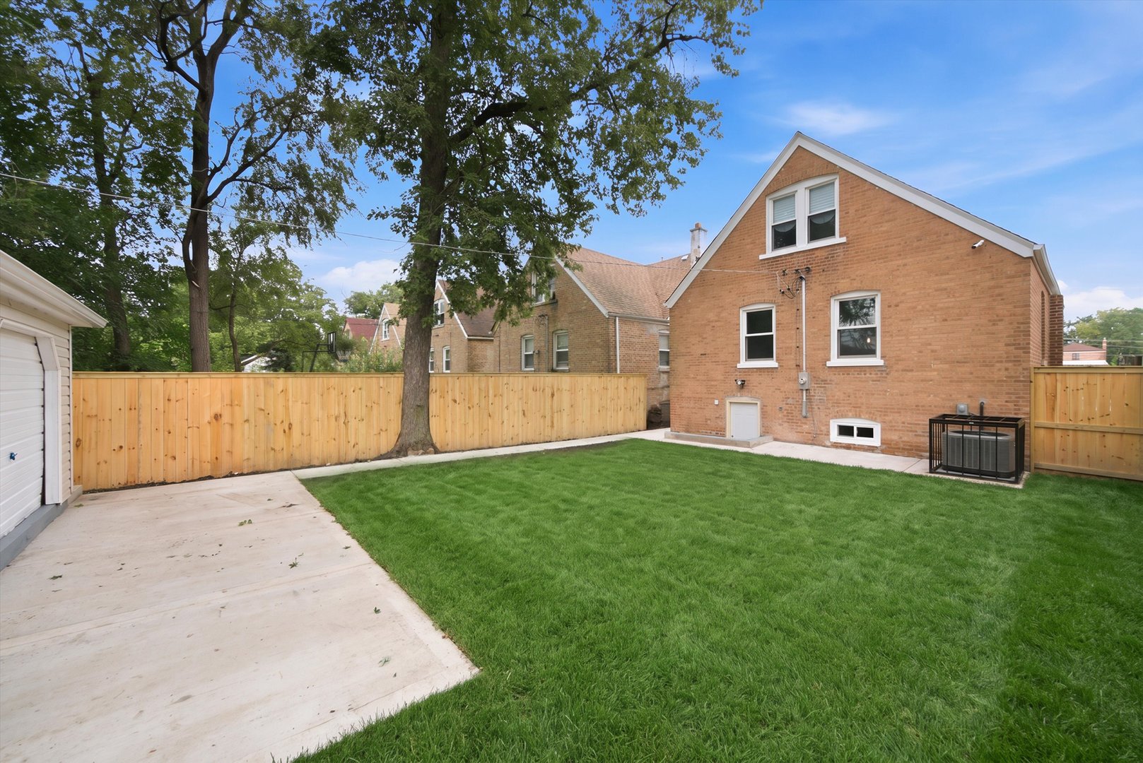 433 W 100TH Street