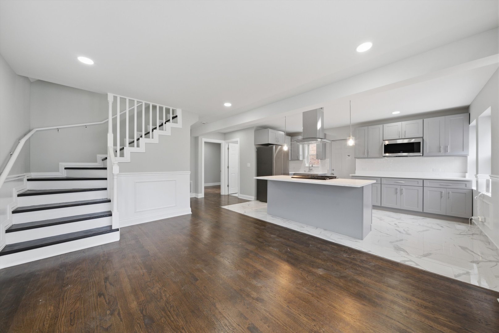 433 W 100TH Street