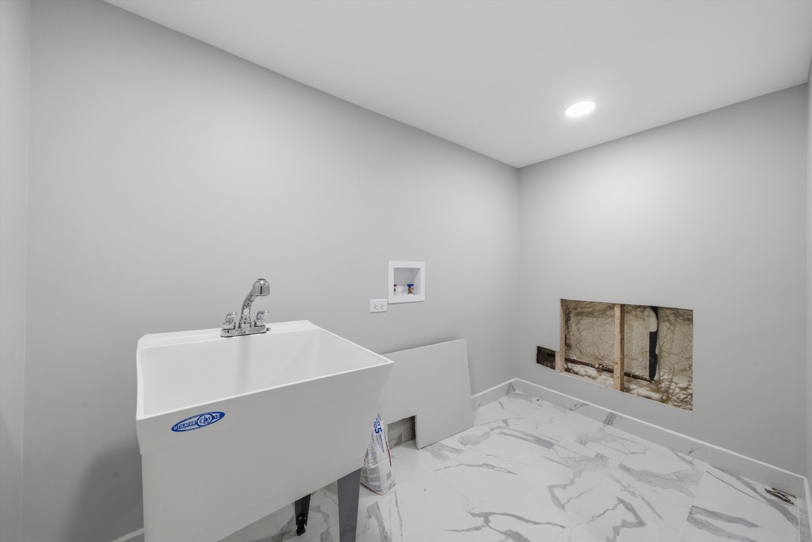 433 W 100TH Street