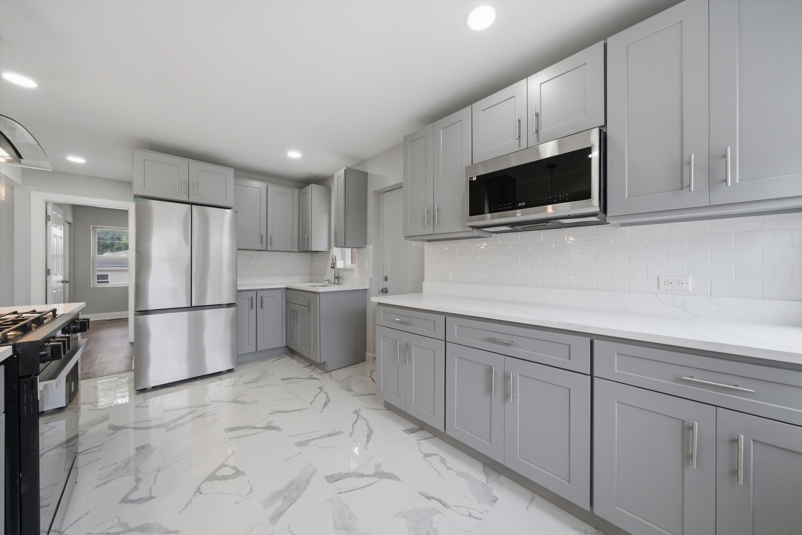 433 W 100TH Street