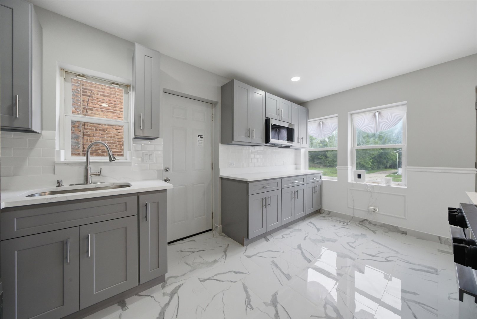 433 W 100TH Street