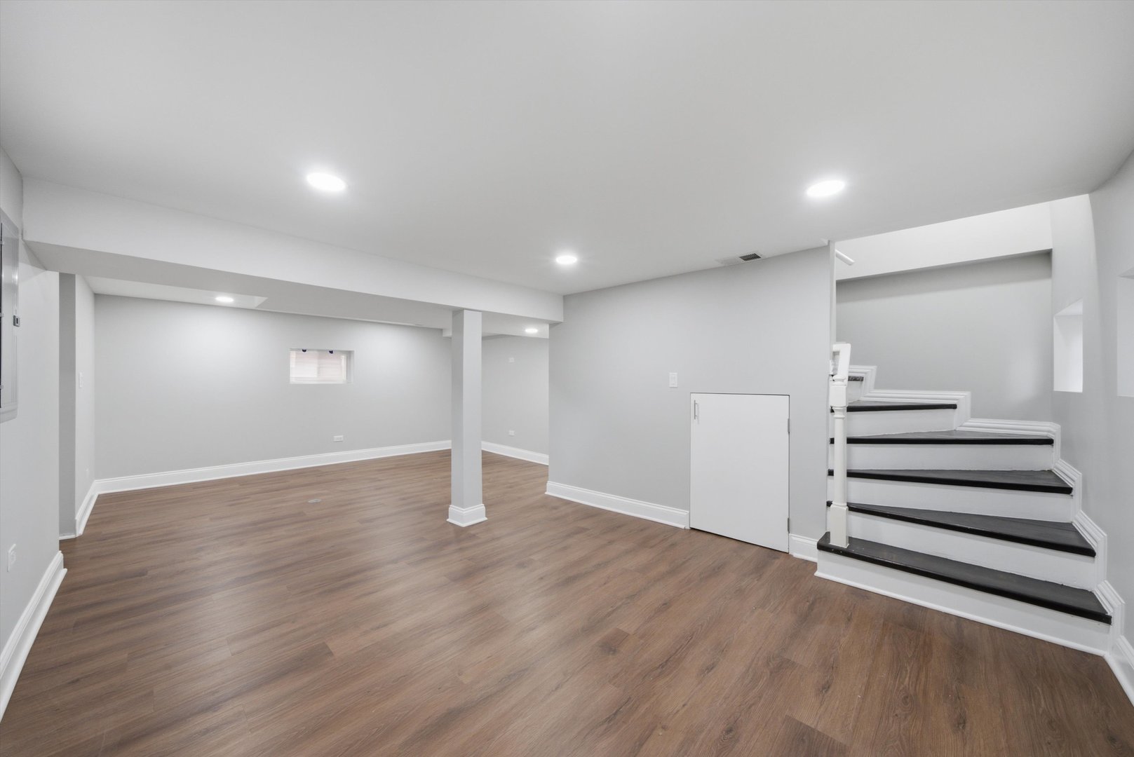433 W 100TH Street