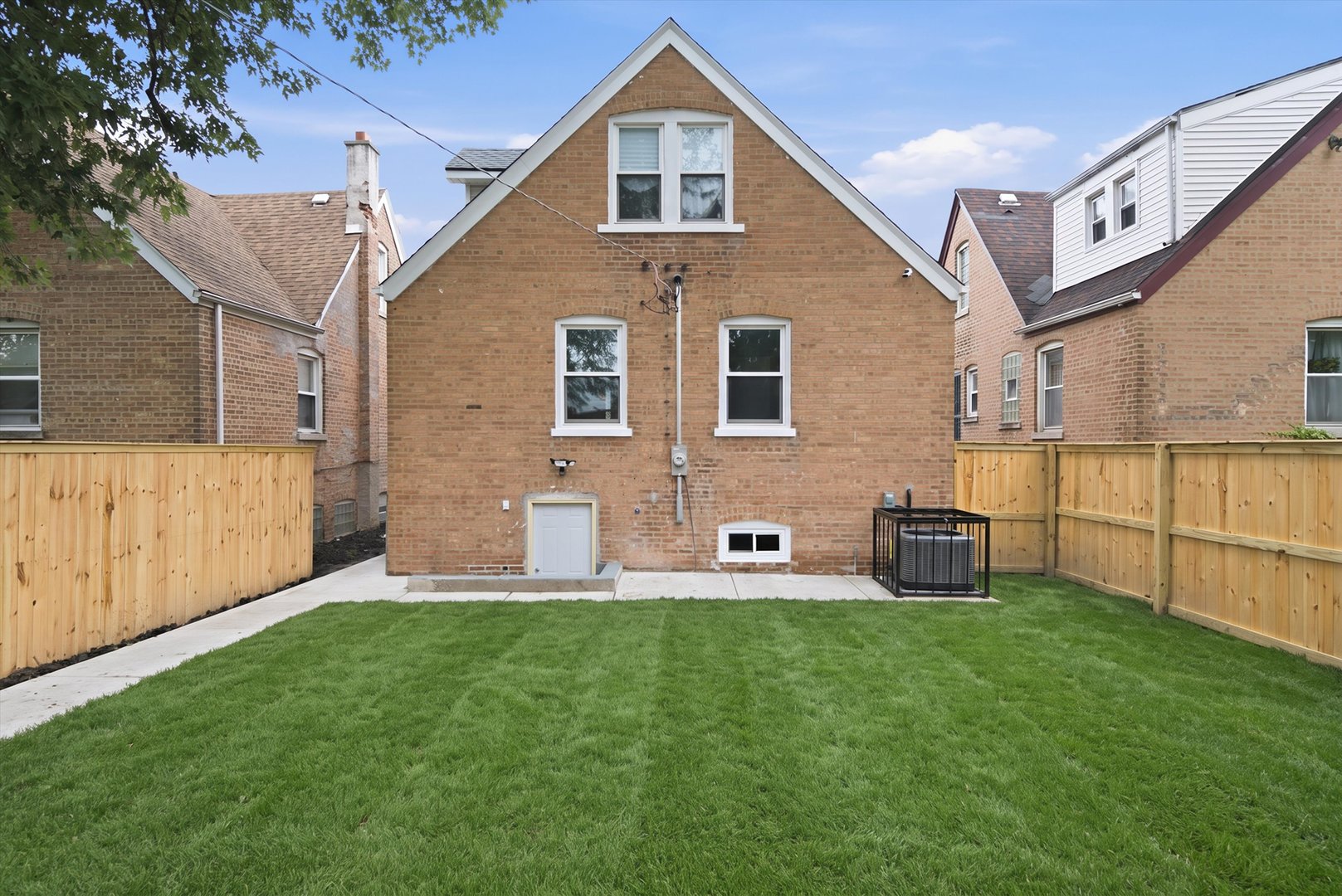433 W 100TH Street