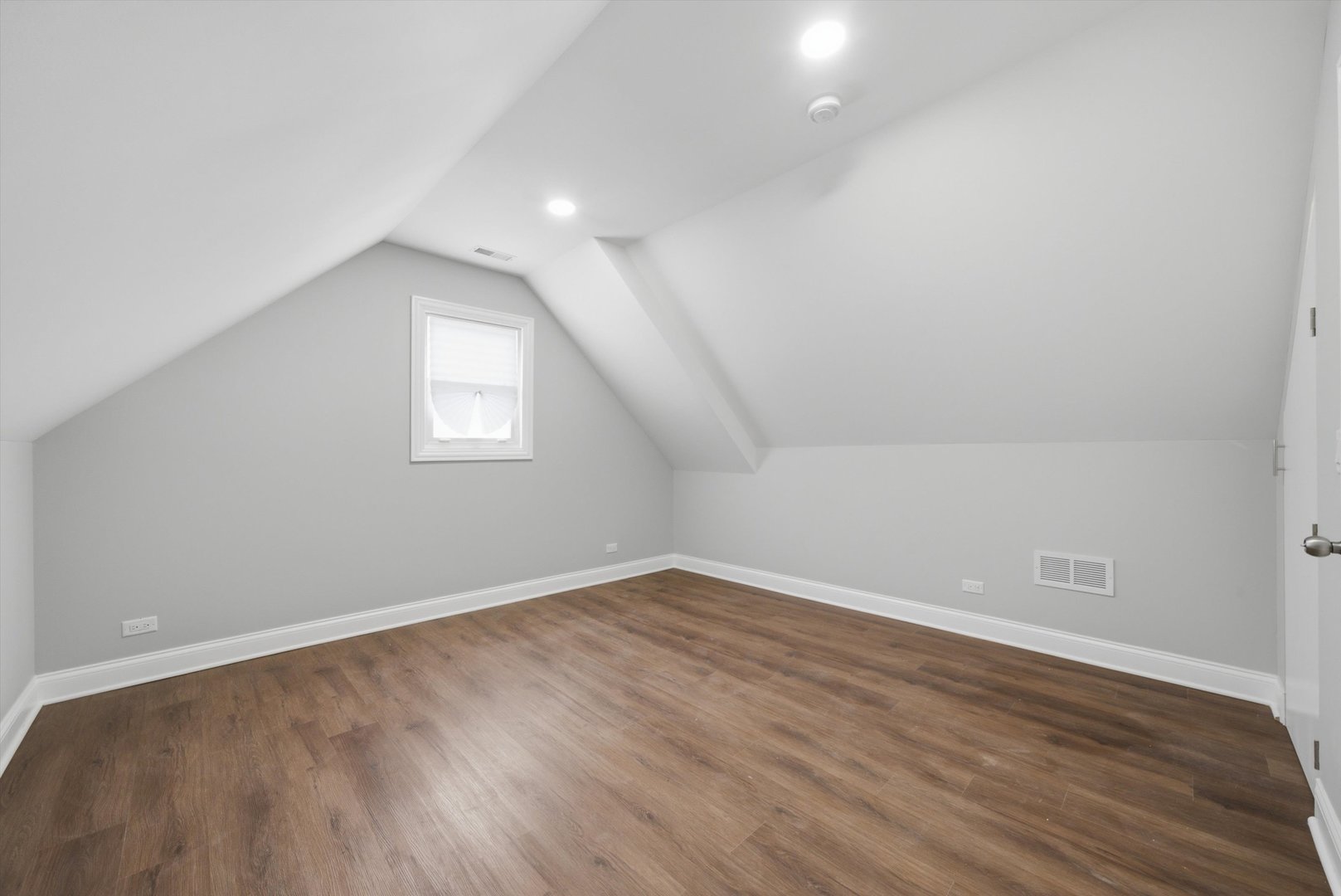 433 W 100TH Street