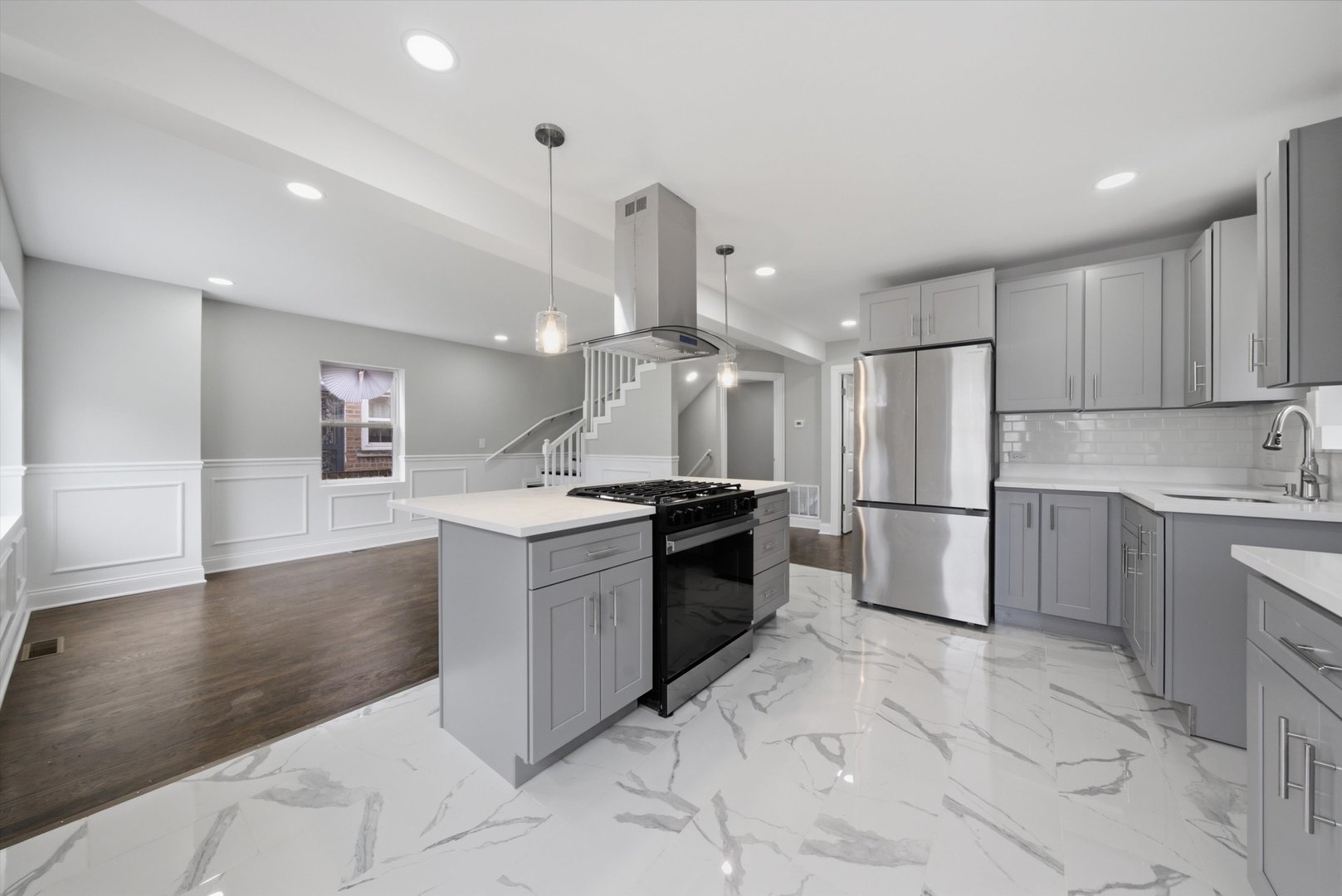 433 W 100TH Street
