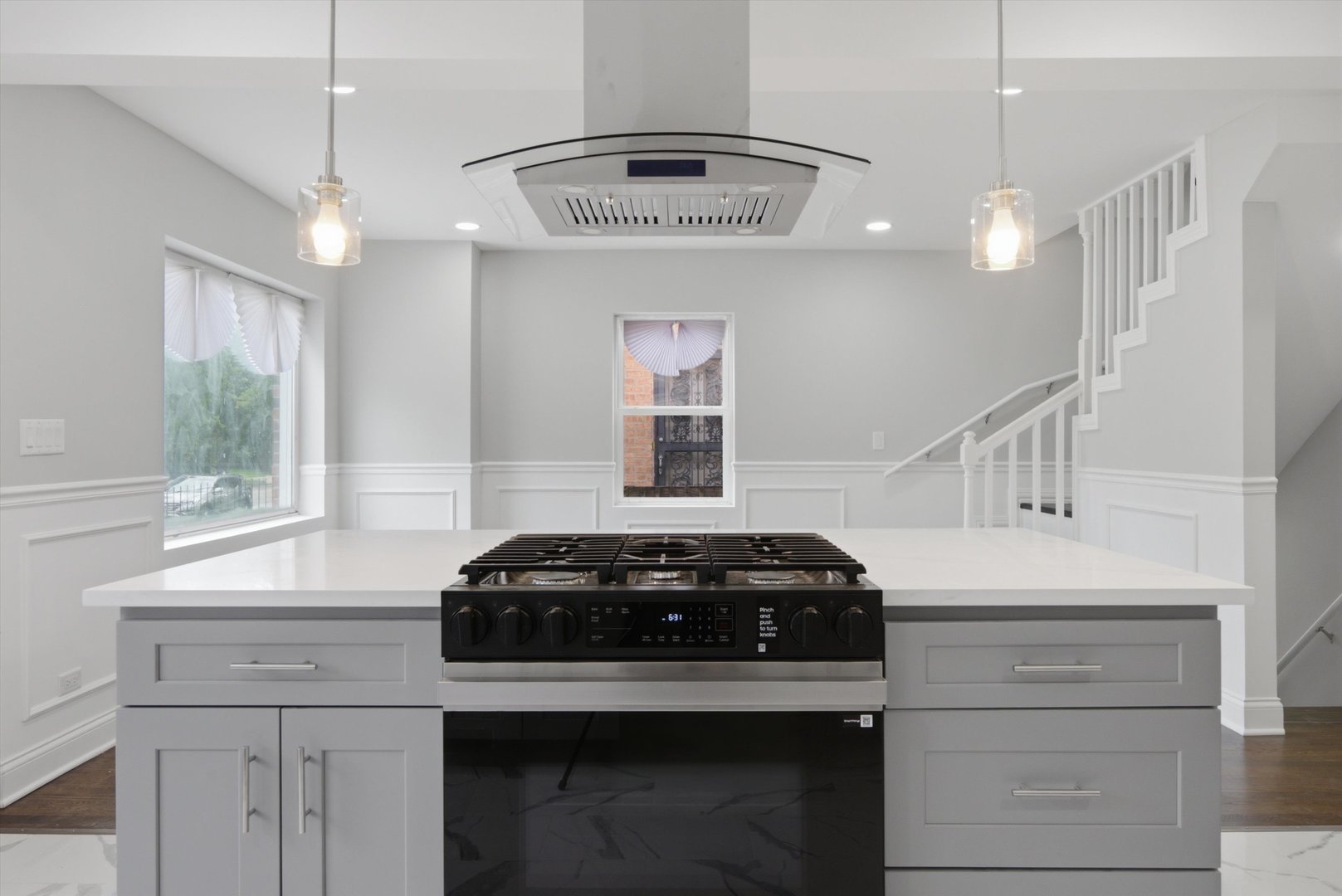 433 W 100TH Street