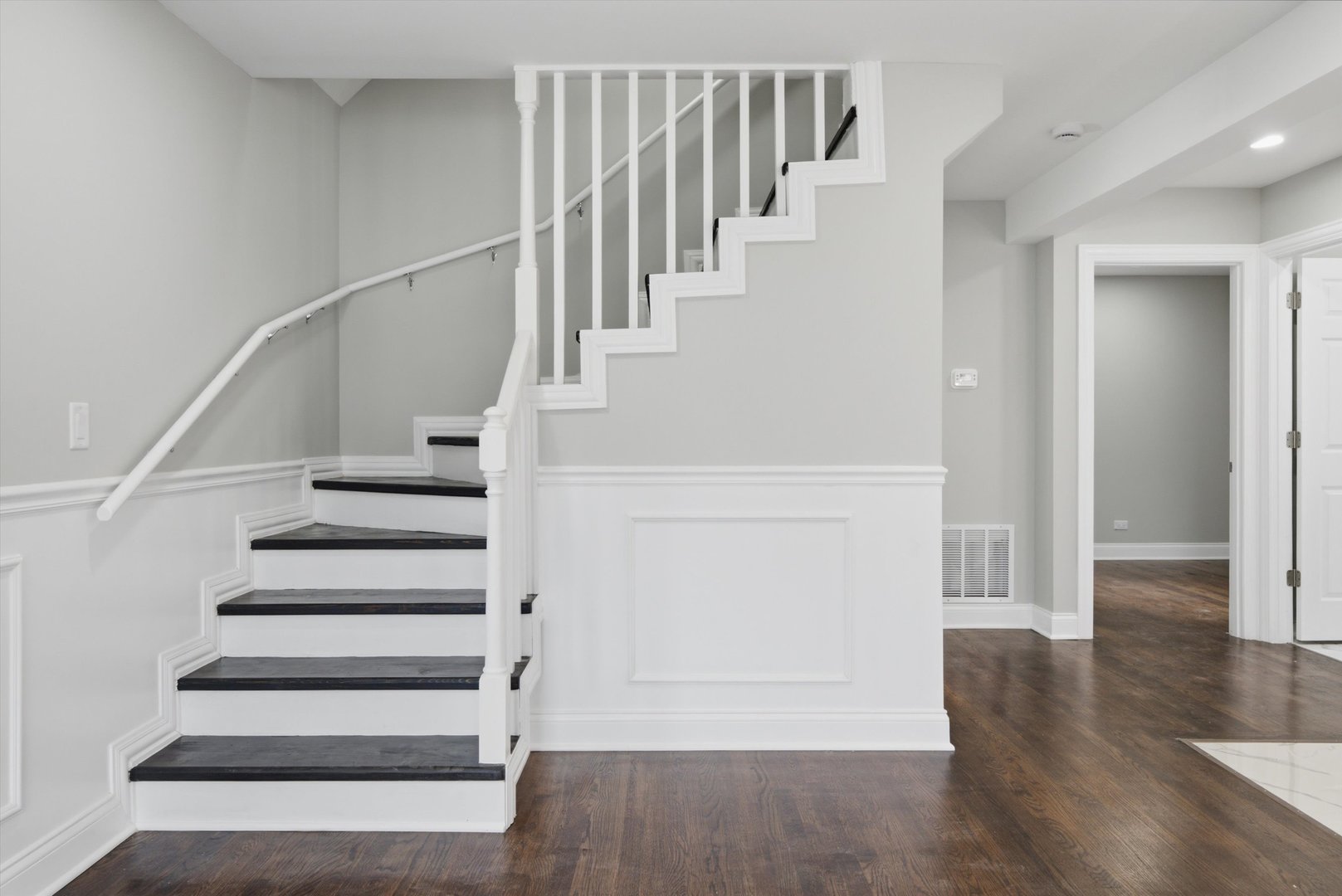 433 W 100TH Street