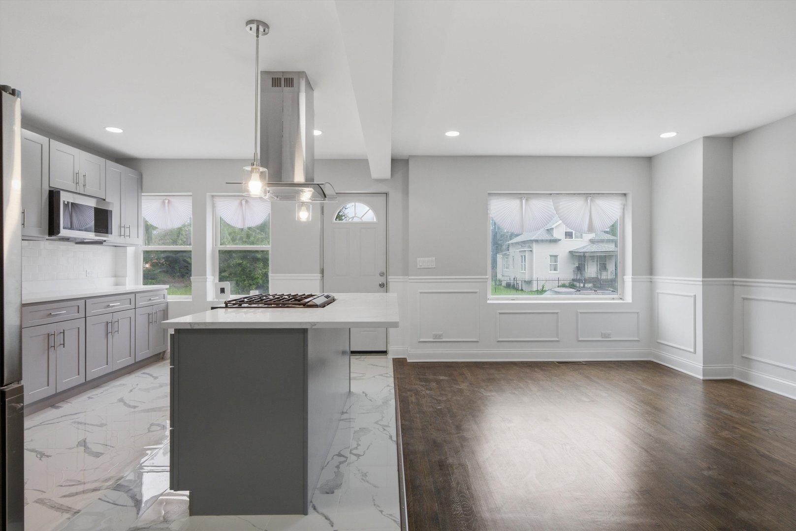 433 W 100TH Street