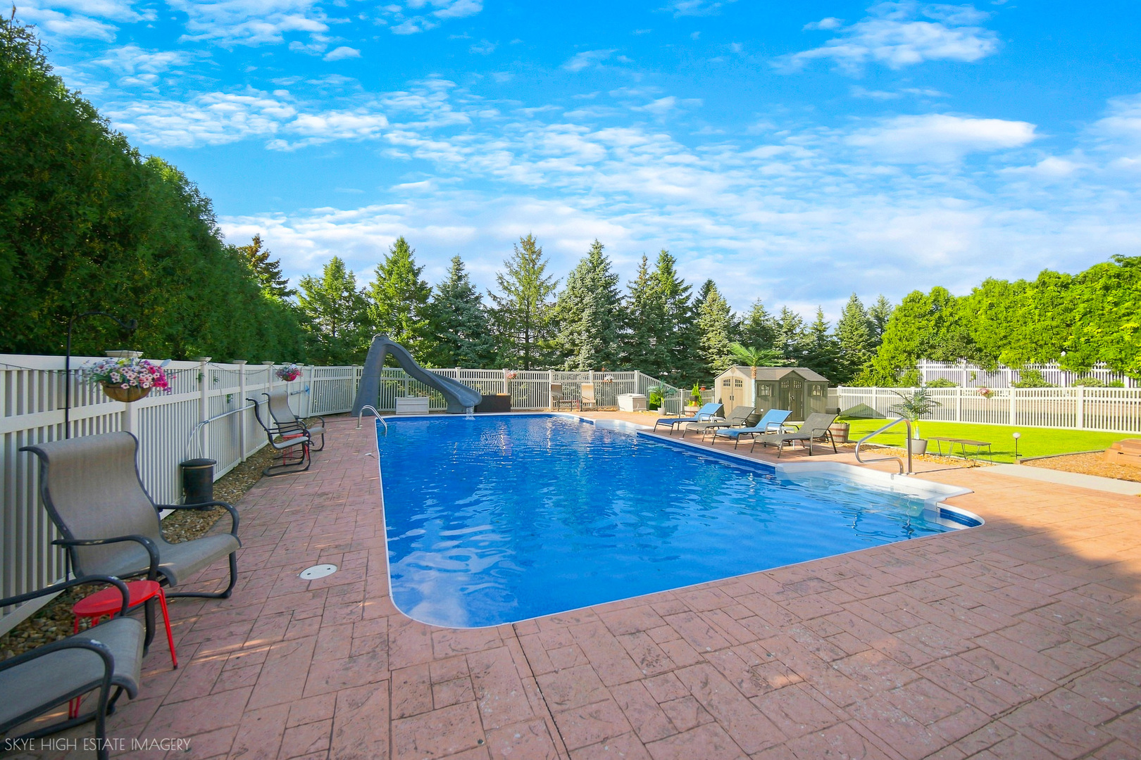 16015 Ridgewood Drive