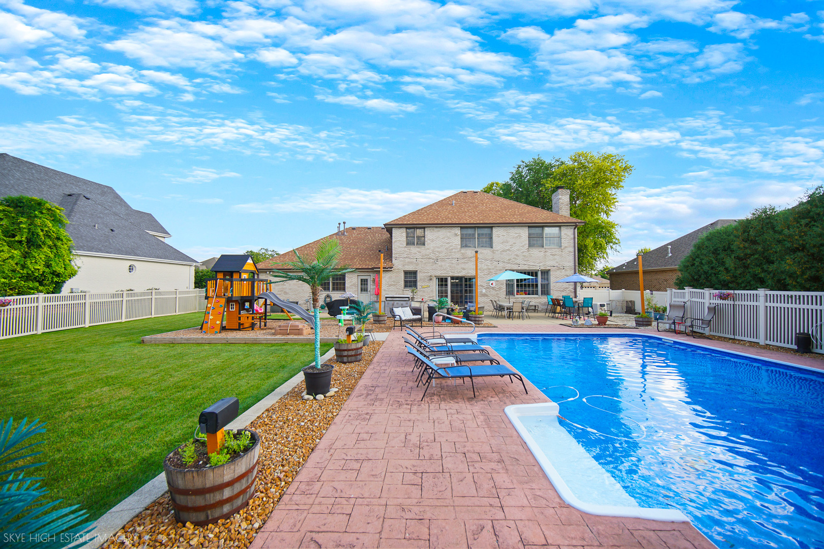 16015 Ridgewood Drive
