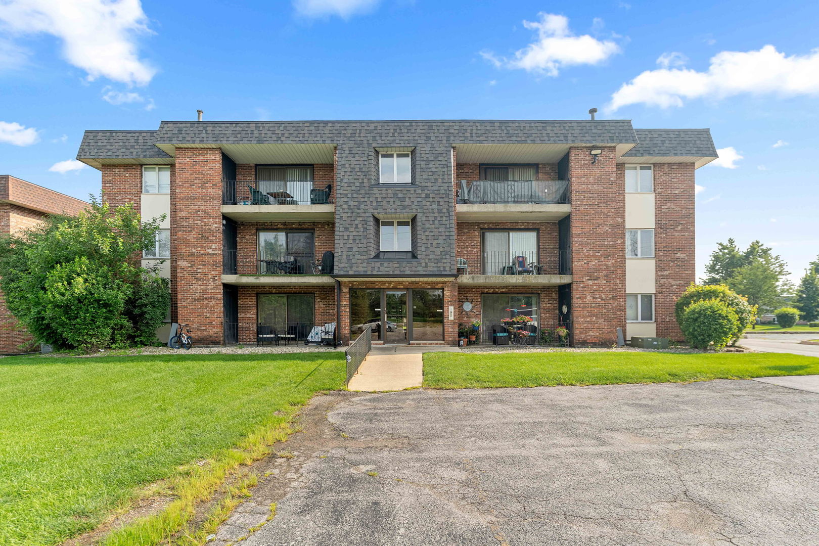 9138 W 140TH Street Unit: 1NE