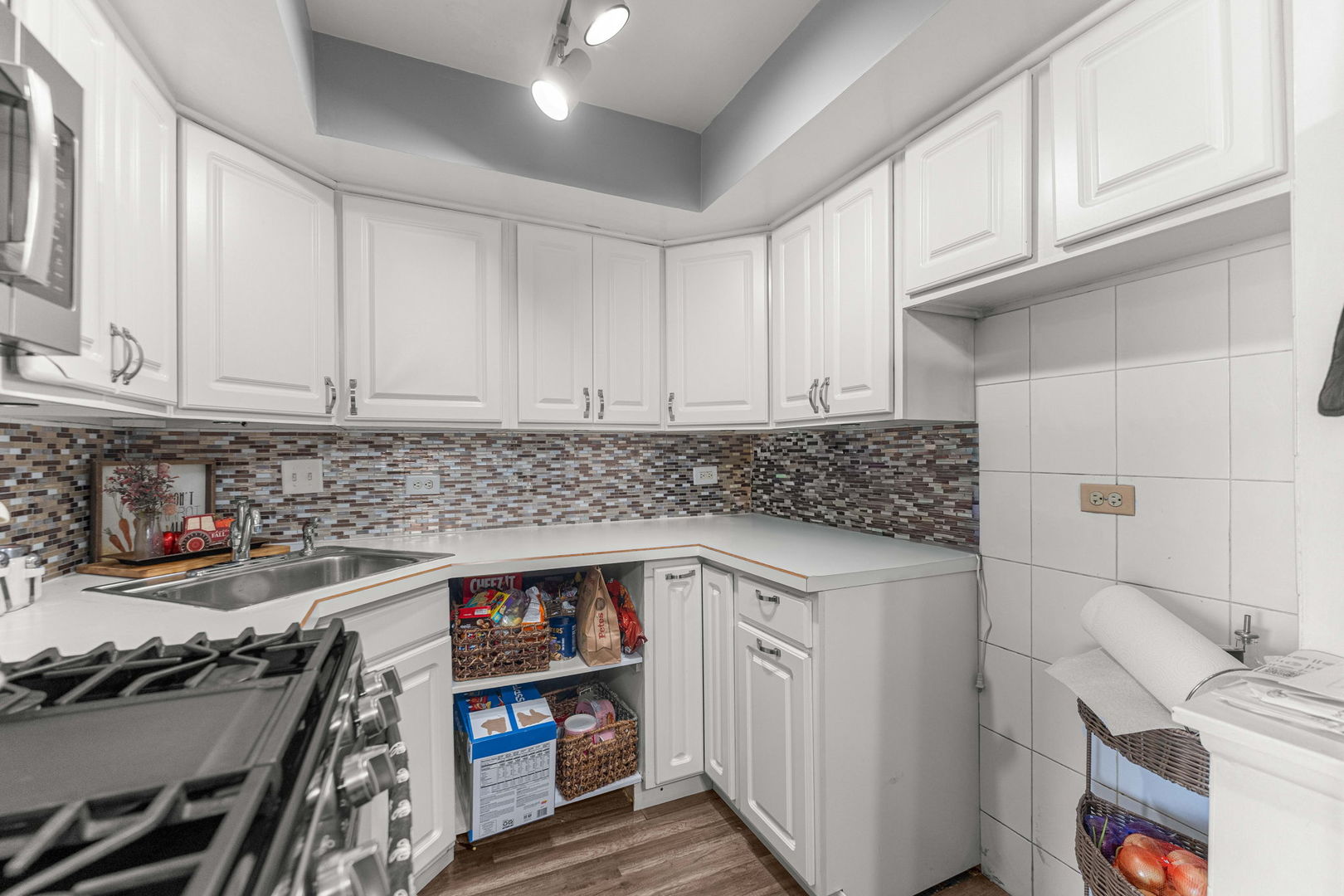 9138 W 140TH Street Unit: 1NE