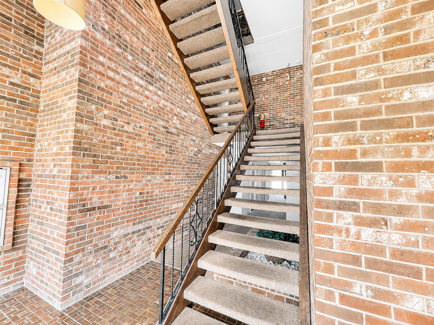 9138 W 140TH Street Unit: 1NE