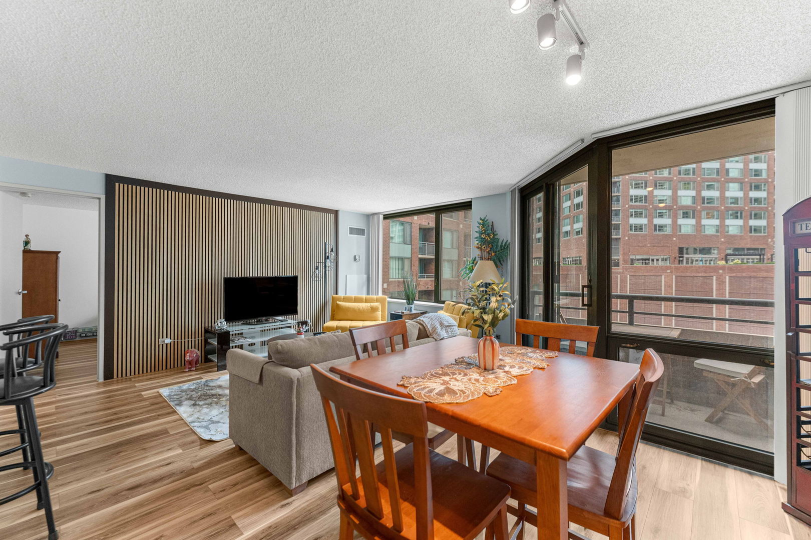 440 N Mcclurg Court Unit: 805