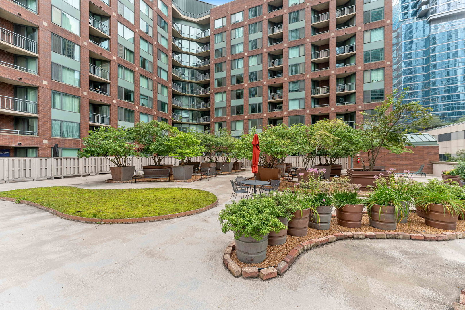 440 N Mcclurg Court Unit: 805