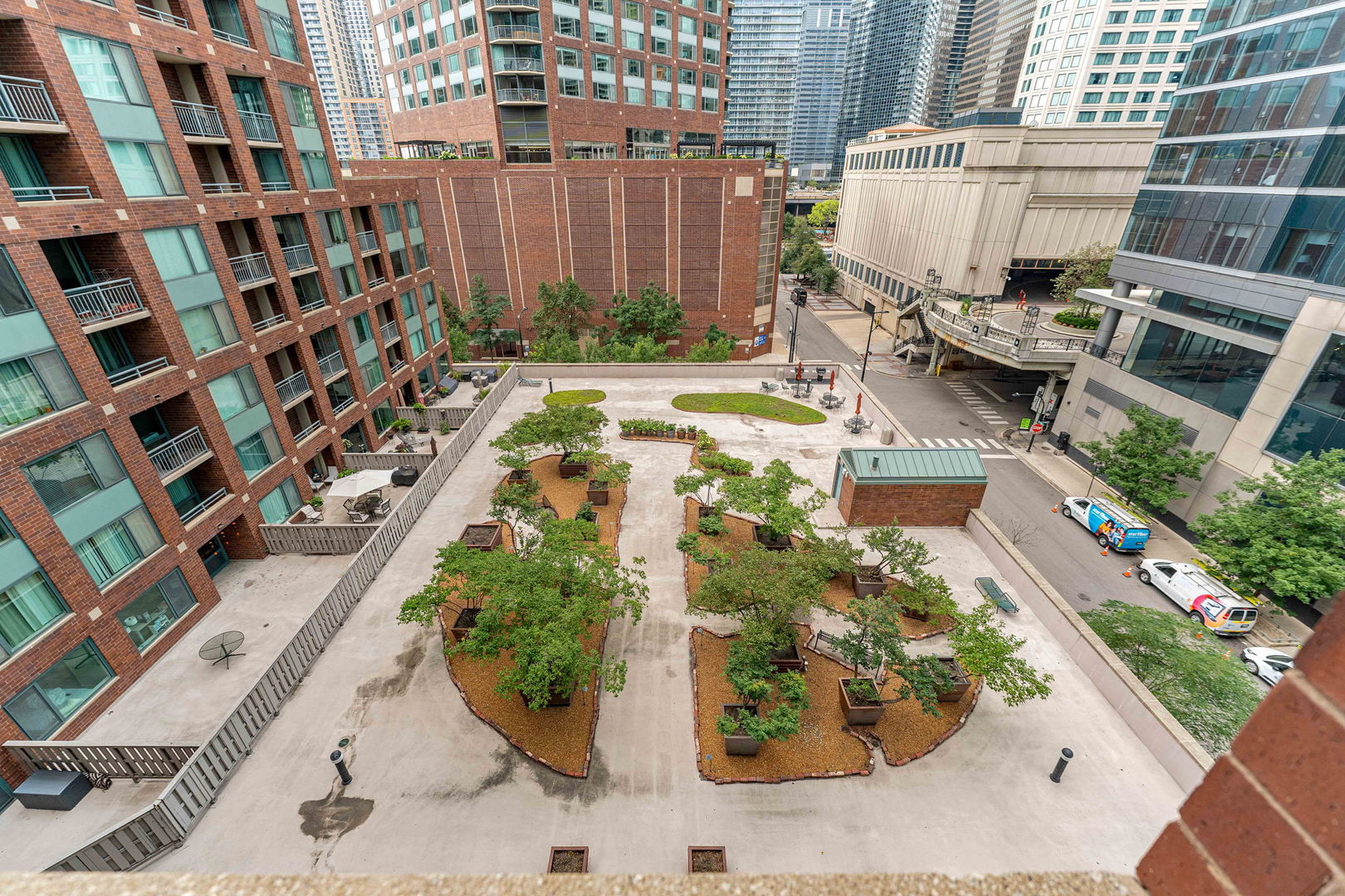 440 N Mcclurg Court Unit: 805