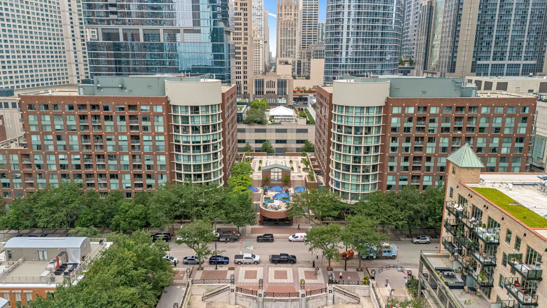 440 N Mcclurg Court Unit: 805