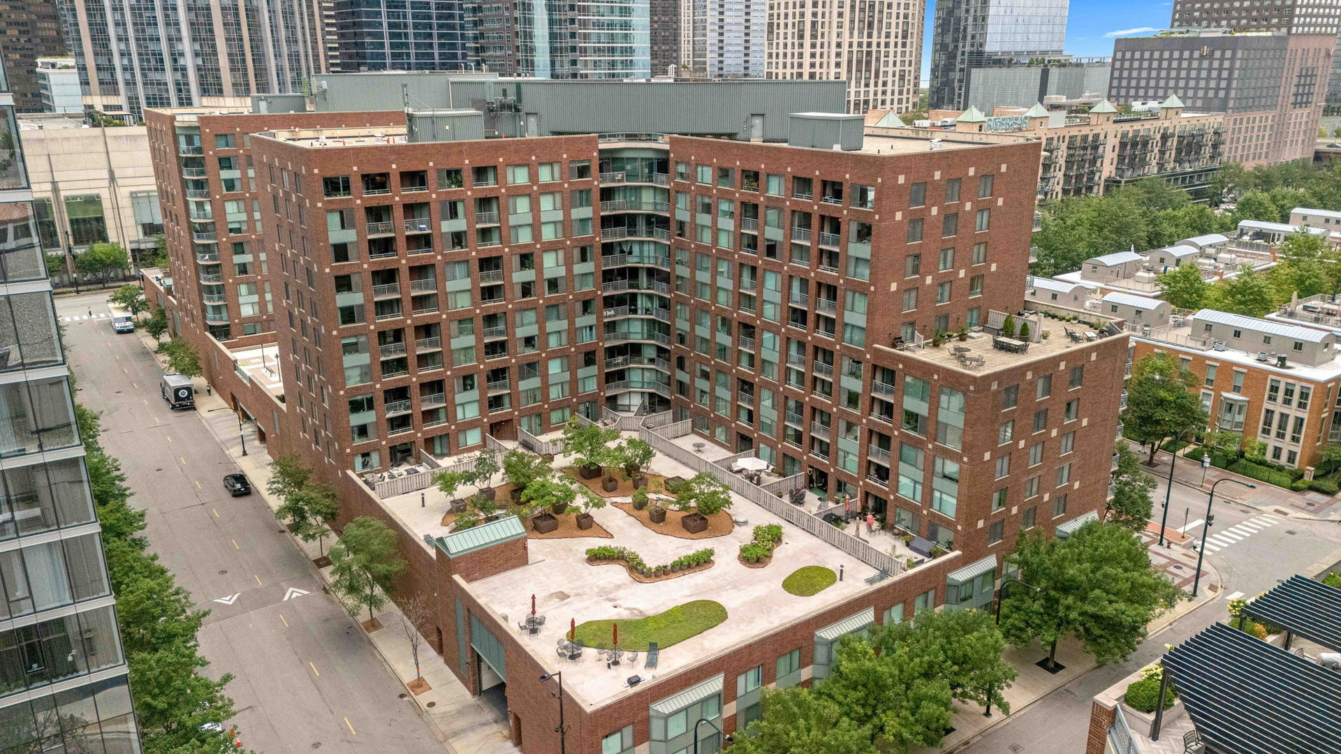 440 N Mcclurg Court Unit: 805