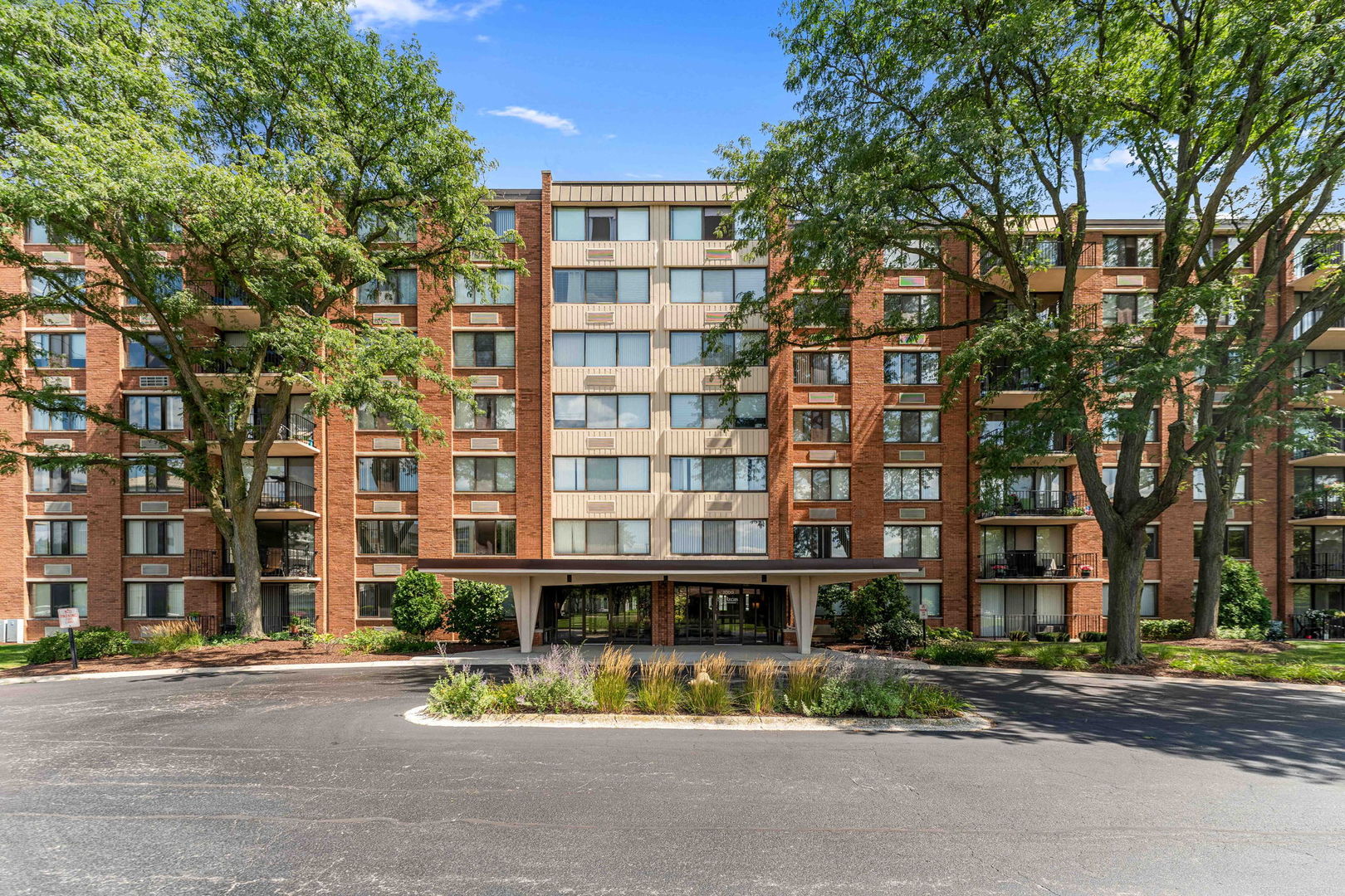 2000 Saint Regis Drive Unit: 7D