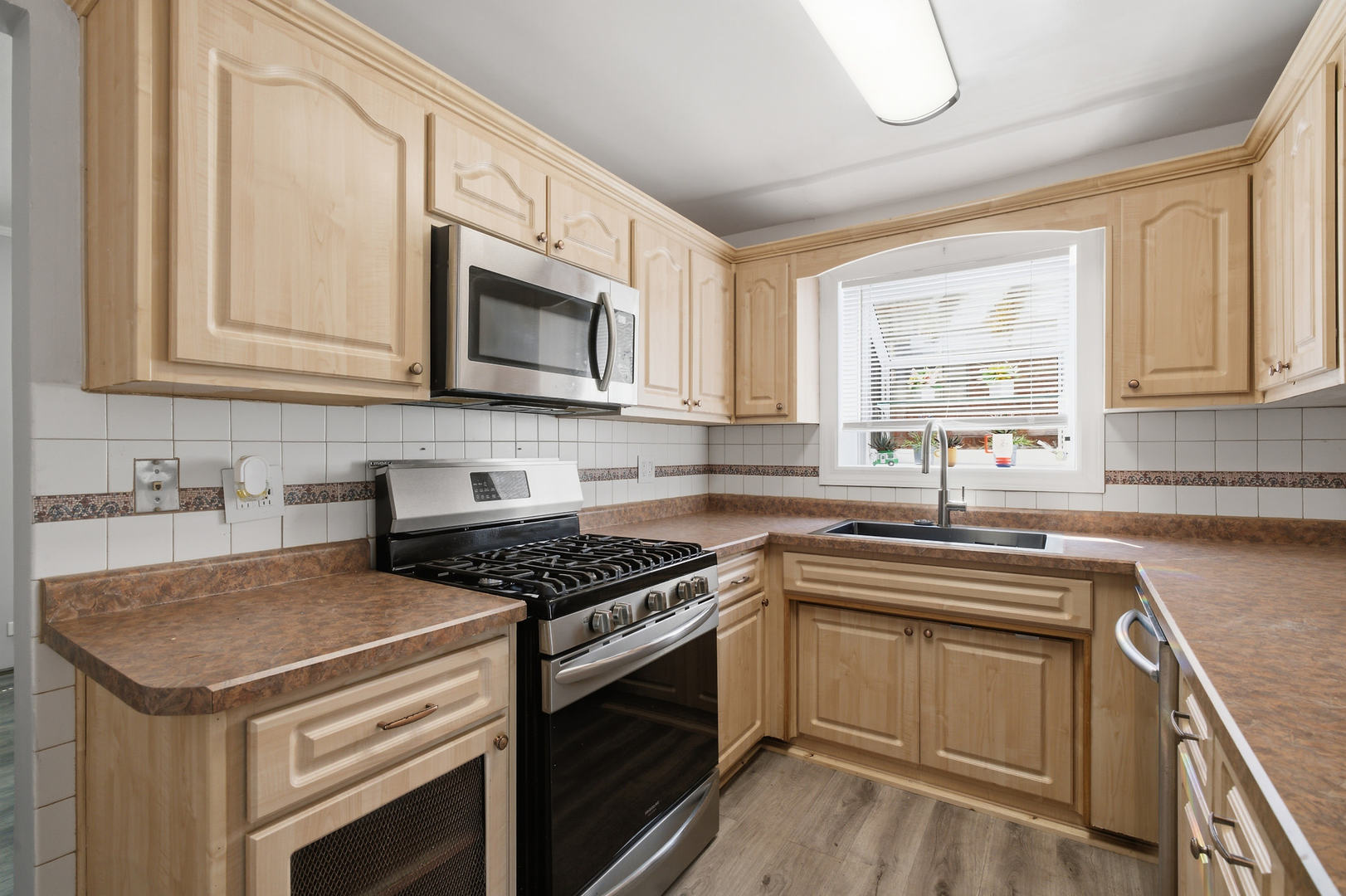 3718 W 67th Place