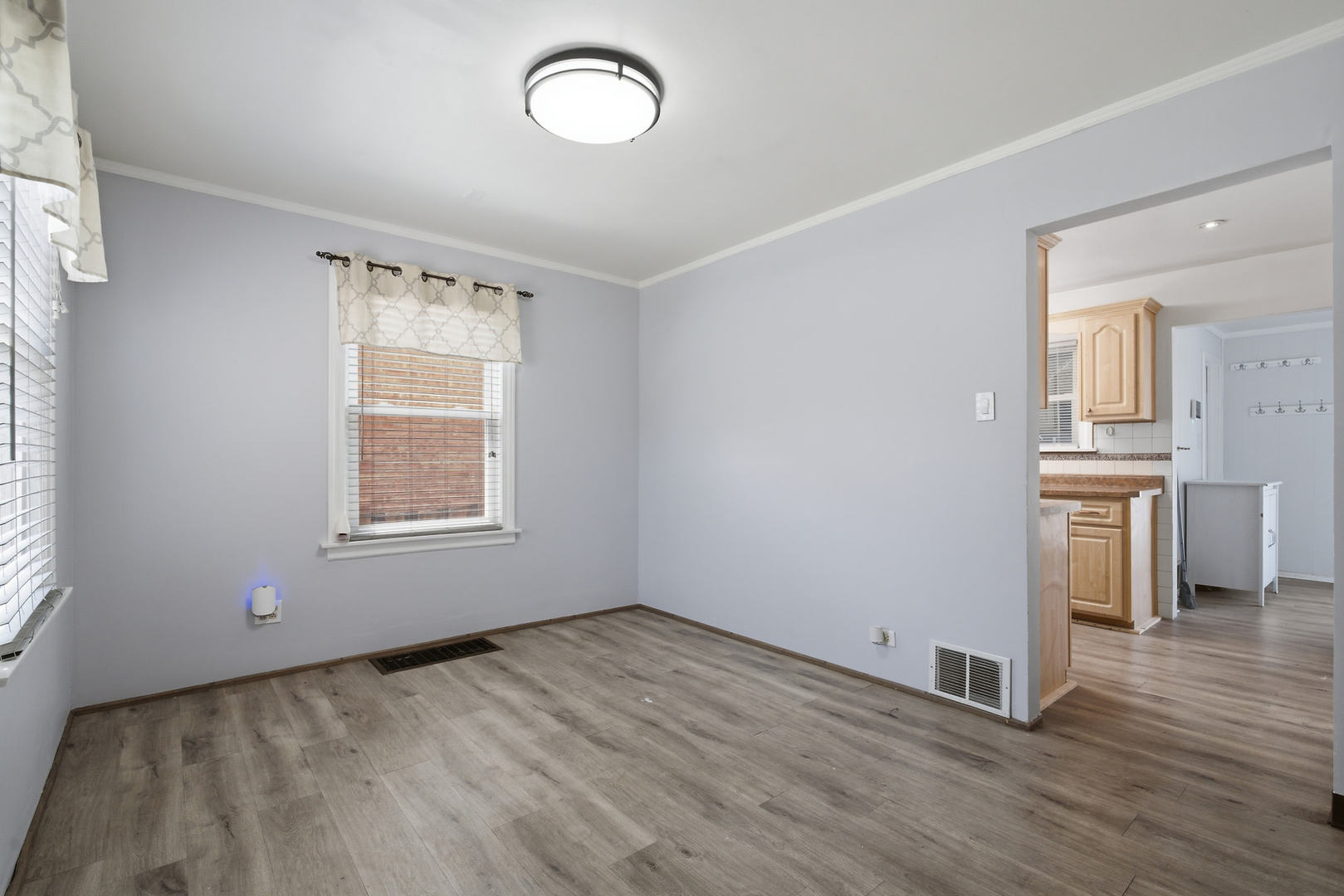 3718 W 67th Place