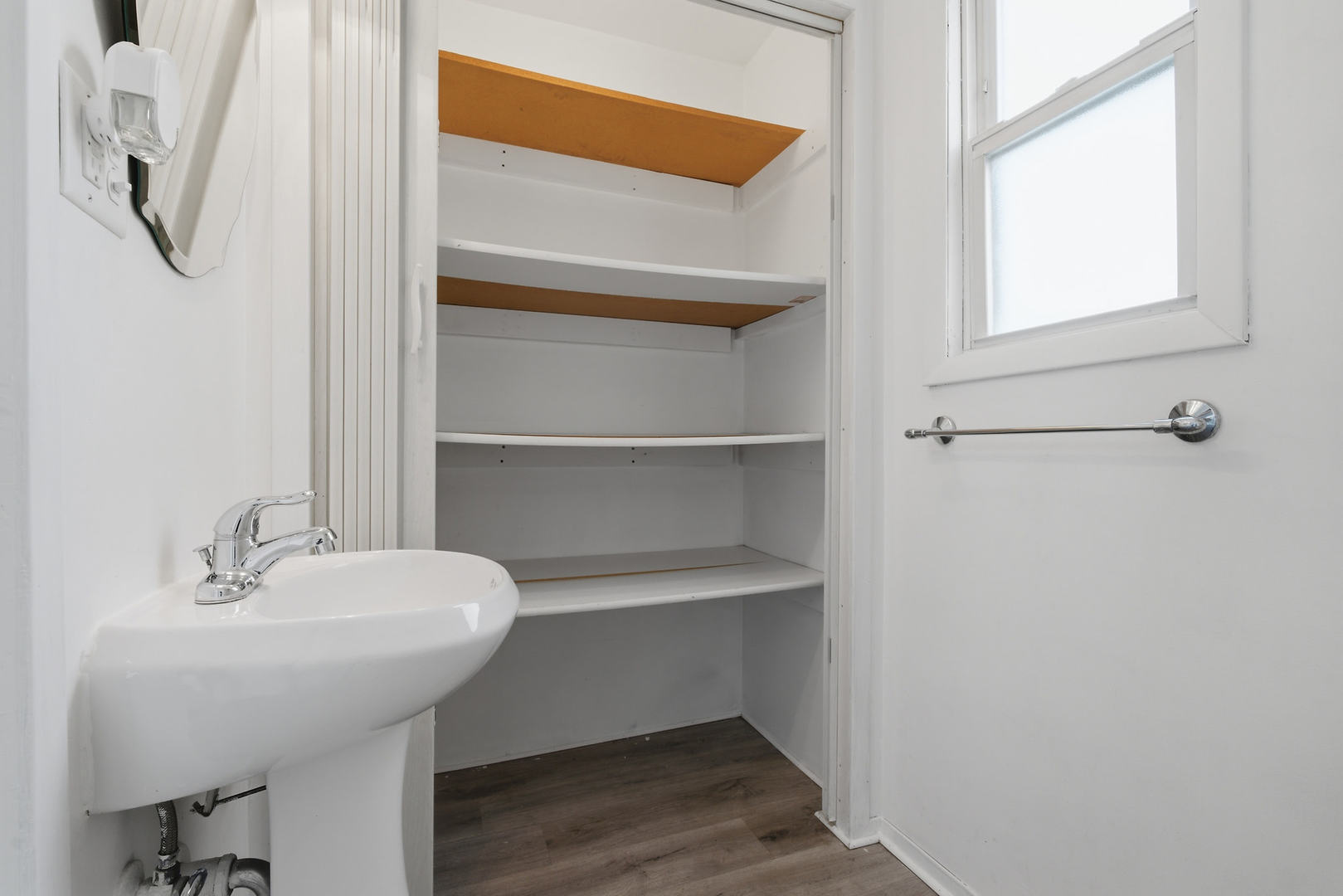 3718 W 67th Place