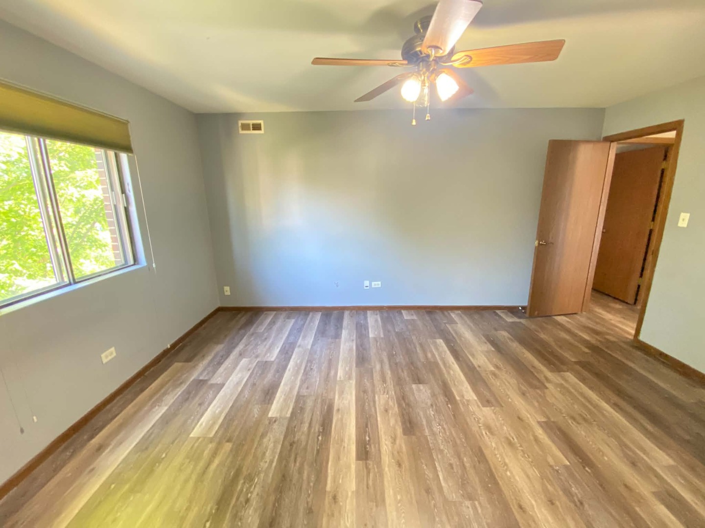 13933 LARAMIE Avenue Unit: 217